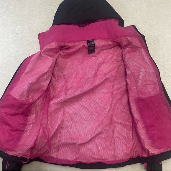 THE NORTH FACE Hooded Hyvent Lightweight Breast Cancer Awareness Resolve Jacket - Picture 8 of 14